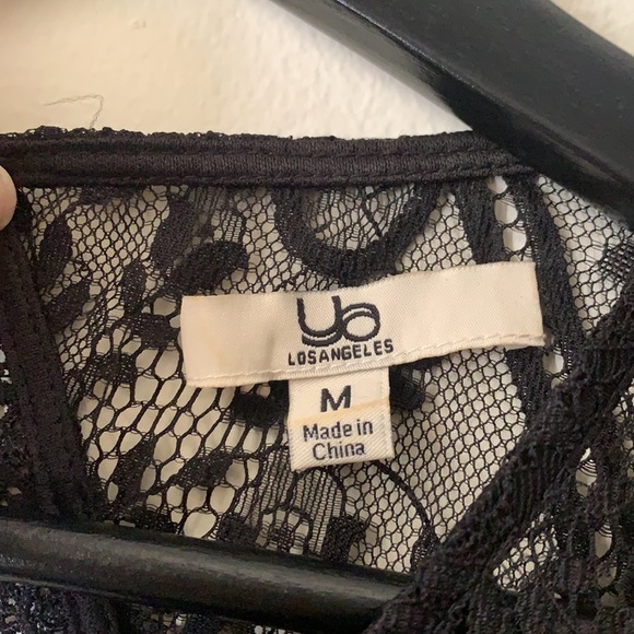 Black lace dress with open back - Picture 4 of 5